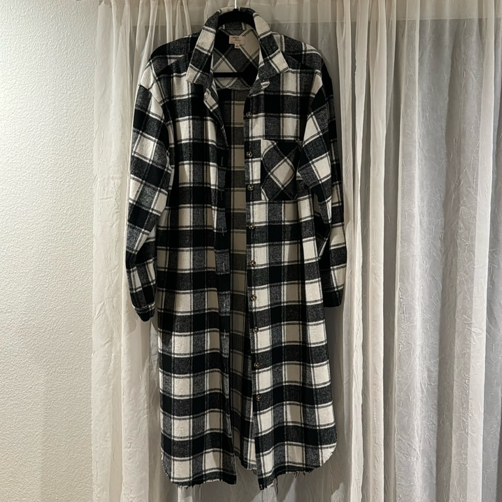 Checkered black-and-white large duster